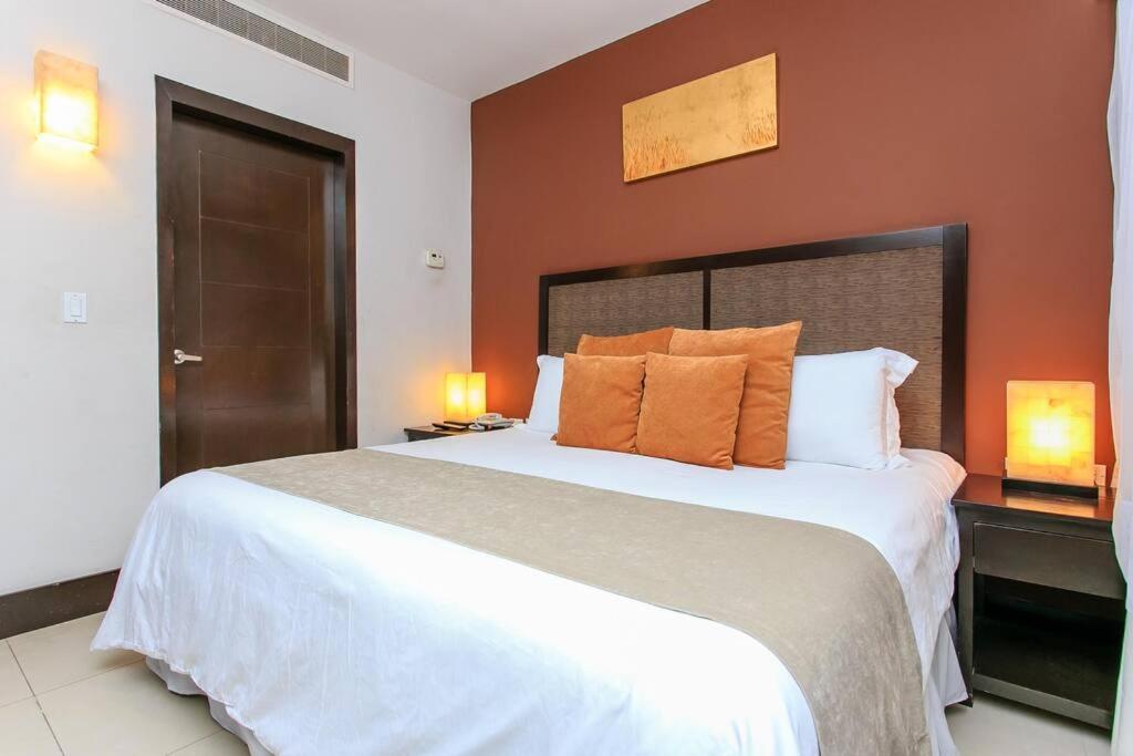 At 1124 Two Bed Reflecting Pool View Close Beach *