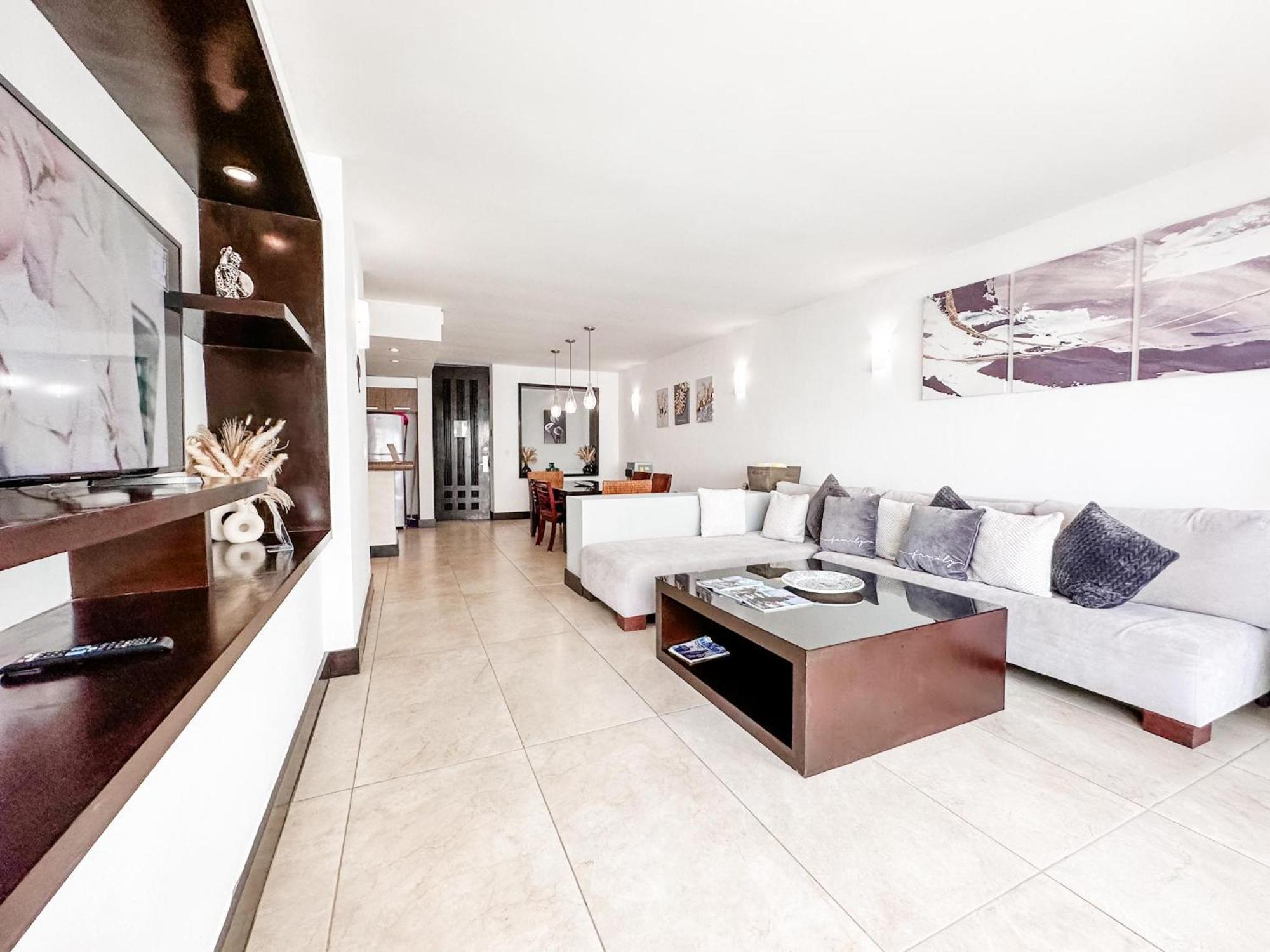 At 1124 Two Bed Reflecting Pool View Close Beach *