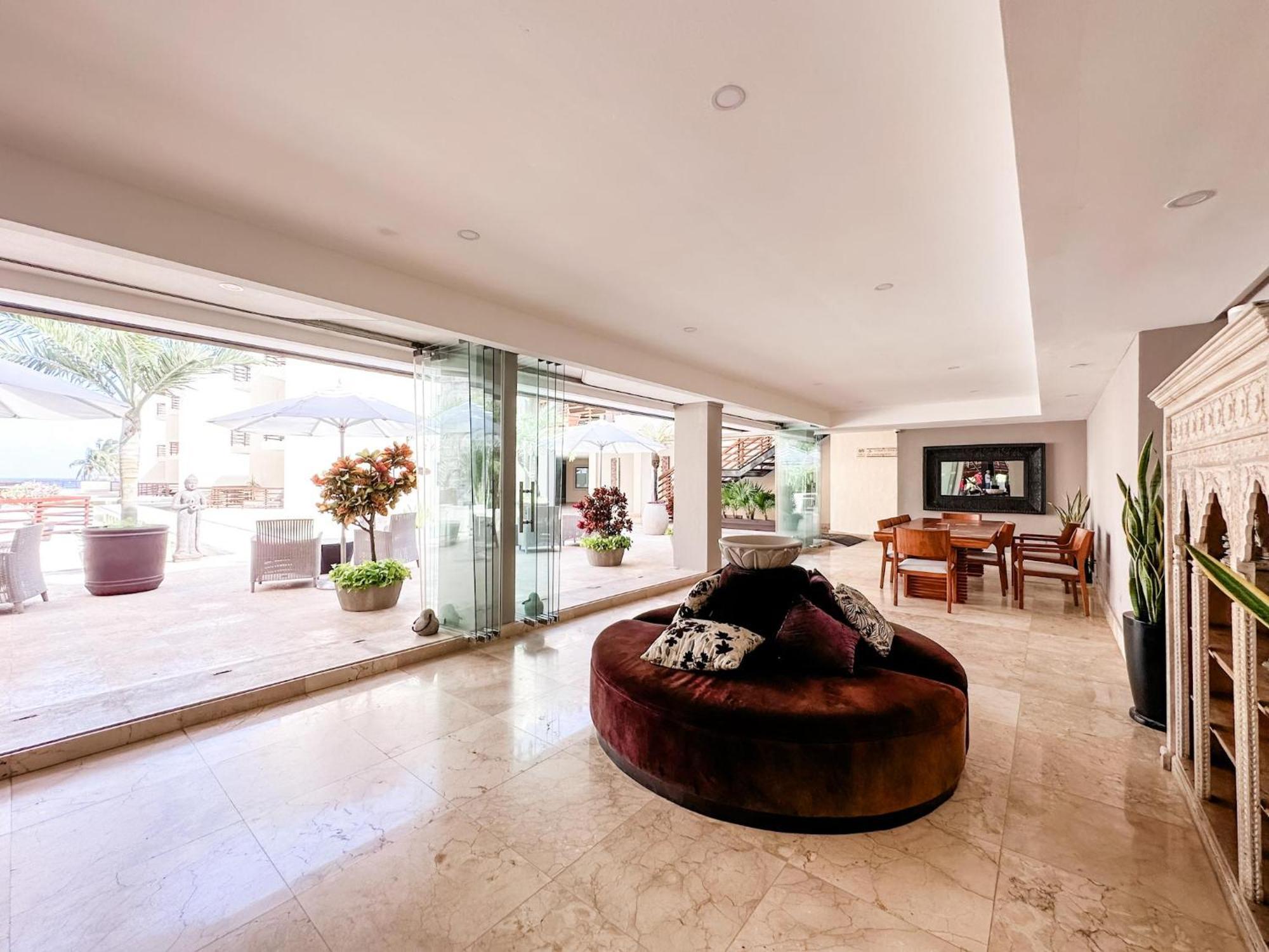 At 1124 Two Bed Reflecting Pool View Close Beach *